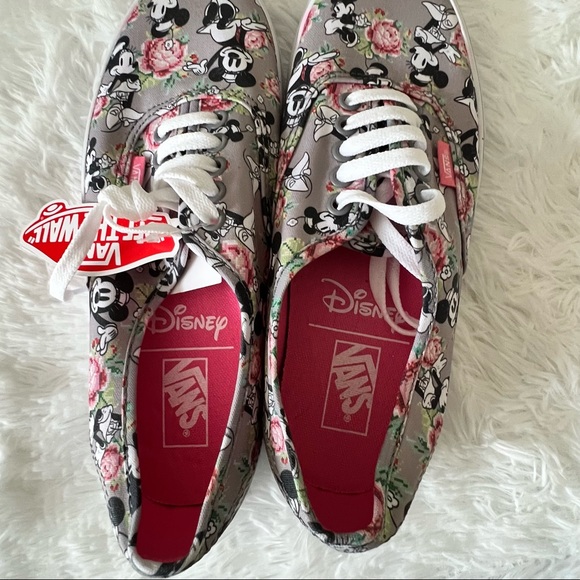 NEW Disney x Vans - Picture 7 of 9